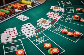 Antarmuka aplikasi mobile sirkus4d menampilkan meja dealer langsung dan taruhan sepak bola